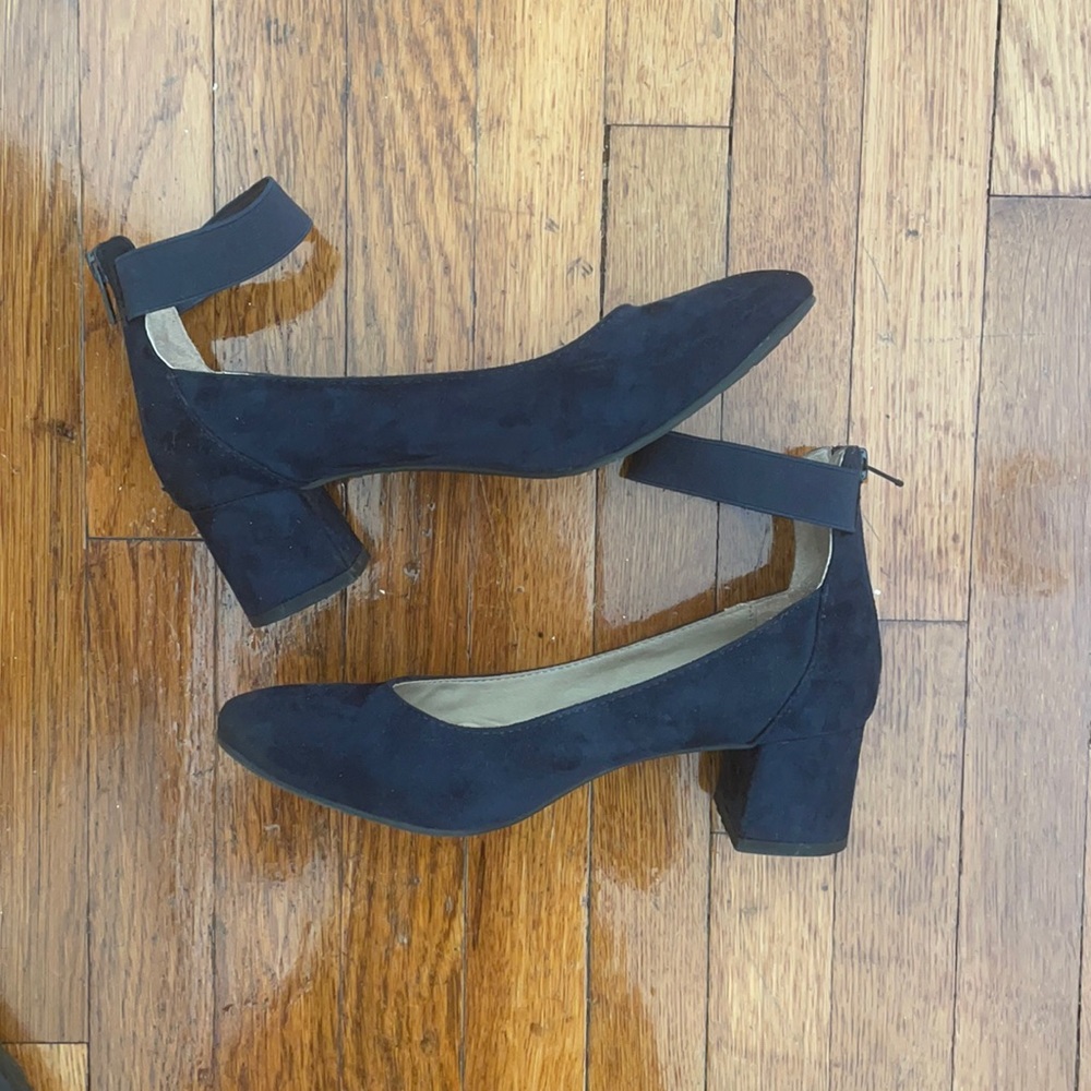 Short navy heels